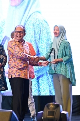 Peduli Media, Perumda Air Minum Kota Makassar Diberi Penghargaan